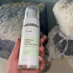 Unik White Cleanser & Exfoliant